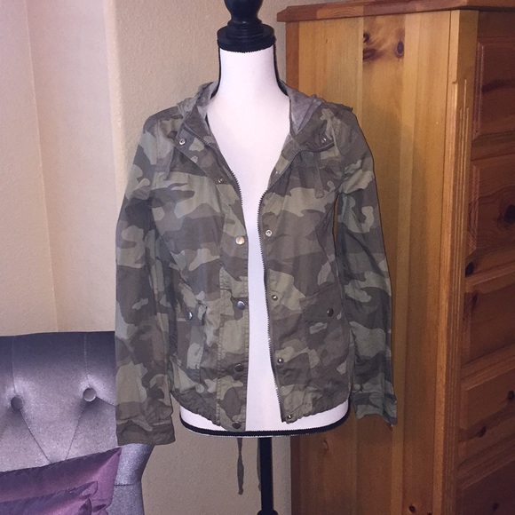 SO Tops - 🌼 SO Lightweight Camo Hooded Jacket
